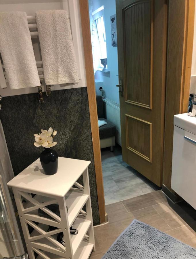 Kleine Gemuetliche Einliegerwohnung Mit Garten Und Pool Nordstemmen Buitenkant foto